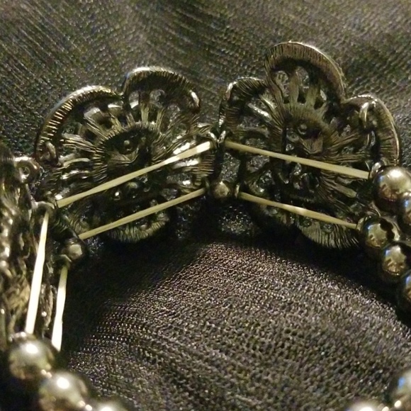 Stretch slip on Texture Flower Bracelet - Picture 4 of 6